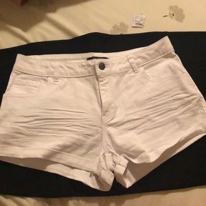 White shorts in medium